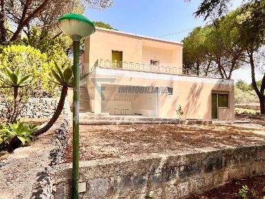 Foto Villa in Via Pica, Avola Chiusa Cavalli con 7 locali in vendita