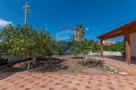 Foto Villa singola in via fernando pizarro, Siracusa di 93 m² con 4 locali