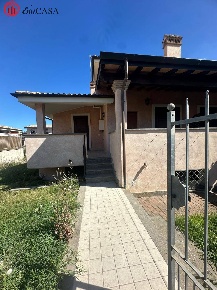 Foto Villa a schiera in Via Nureci, Fiumicino Aranova di 170 m² in vendita