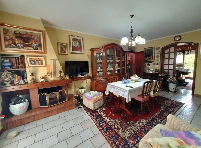 Foto Appartamento in Via di Sant'Alessio 229, Lucca di 130 m² con 6 locali