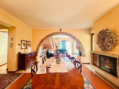 Foto Villa unifamiliare a San Miniato La Scala, Calenzano di 320 m²