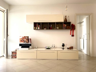 Foto Appartamento a Massa Centro di 76 m² con 5 locali in vendita
