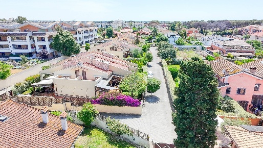 Foto Villa a schiera in Viale Di Castel Porziano, Roma Infernetto di 200 m²