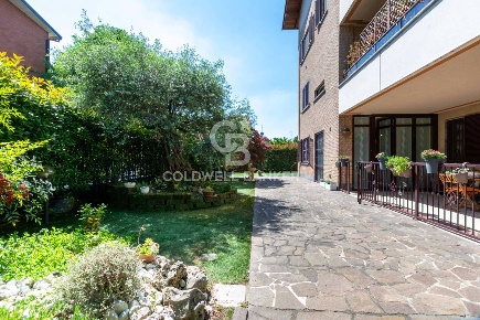 Foto Appartamento in Via del Carso 14, Paderno Dugnano Centro di 189 m²