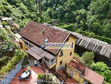 Foto Villa unifamiliare in Via della Polla, Massa Centro di 115 m²