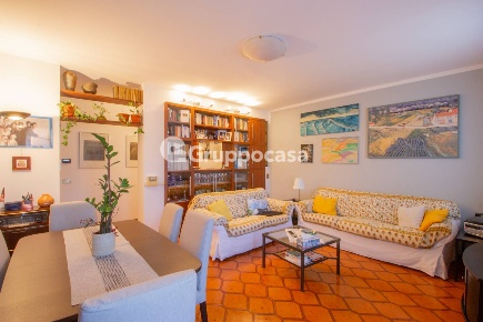 Foto Appartamento in Via Nenni, Magenta Centro di 102 m² con 3 locali