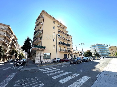 Foto Appartamento in via patrioti, Albenga Centro di 65 m² con 3 locali
