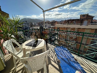 Foto Appartamento in Via Nino Bixio, Albenga Centro di 104 m² con 5 locali
