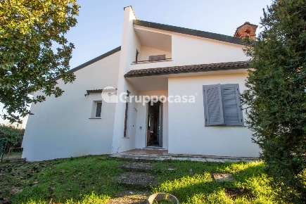 Foto Villa in Via Degli Orti, Magenta in vendita