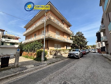 Foto Appartamento in via bari, Giulianova Centro di 190 m² con 8 locali