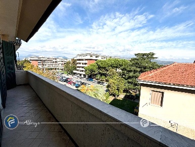 Foto Appartamento in Via del Rogetto, Albenga Centro di 112 m² con 5 locali