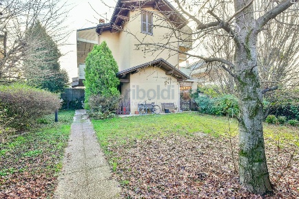 Foto Villa unifamiliare a Seveso Altopiano, Baruccana di 280 m² in vendita