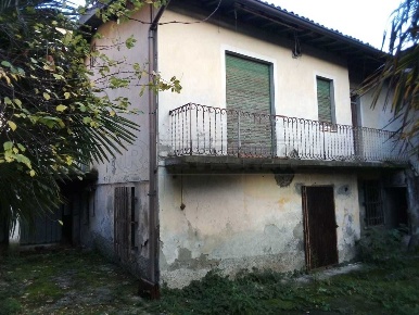 Foto Villa unifamiliare in Via Italia 24, Seriate di 225 m² con 8 locali