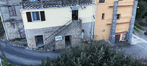 Foto Appartamento in Via L. Alborno 49A, Ventimiglia Latte, Ville di 77 m²