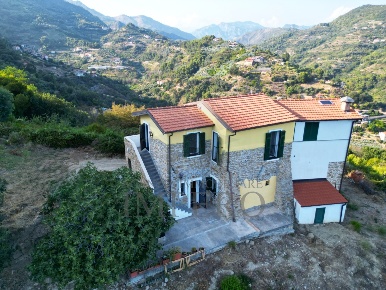 Foto Villa unifamiliare in Corso Francia 108, Ventimiglia Latte, Ville