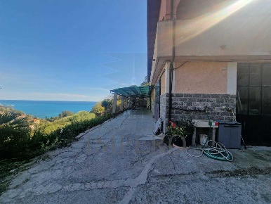 Foto Villa unifamiliare in Via M.Buonarroti 27, Ventimiglia Latte, Ville