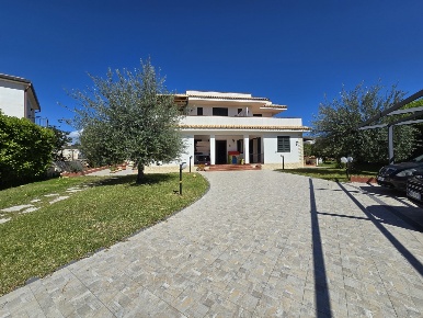 Foto Villa unifamiliare in lido di noto, Noto Lido Di Noto di 380 m²