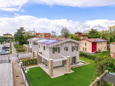 Foto Villa unifamiliare in Via Maifreni, Castiglione delle Stiviere Centro