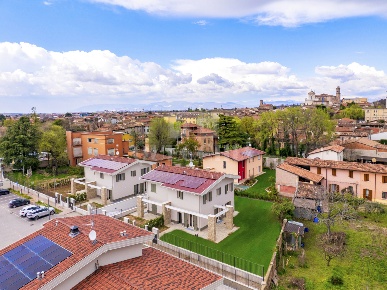 Foto Villa unifamiliare in Via Maifreni, Castiglione delle Stiviere Centro