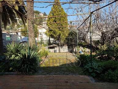 Foto Villa unifamiliare in Via Basso 1, Ventimiglia Nervia di 190 m²