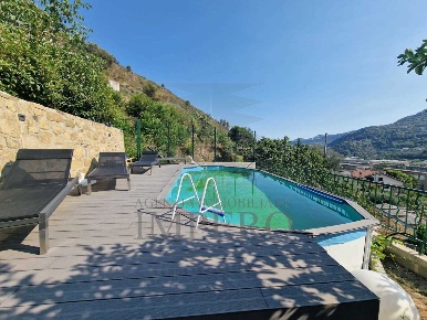 Foto Villa unifamiliare in Corso Limone Piemonte 248, Ventimiglia di 103 m²