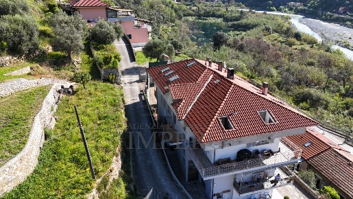Foto Appartamento in Frazione Varase 31, Ventimiglia Varase, Bevera