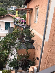 Foto Villa bifamiliare in Via delle Ginestre 32, Ventimiglia di 125 m²