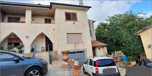 Foto Appartamento in VIA MELOGROSSO 72, Sezze Centro di 113 m² con 6 locali