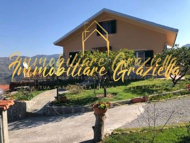 Foto Appartamento a Ventimiglia di 70 m² con 5 locali in vendita