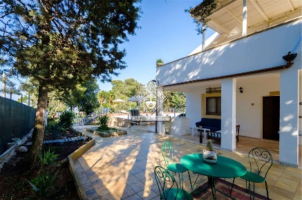 Foto Villa unifamiliare a Noto di 360 m² con 15 locali in vendita