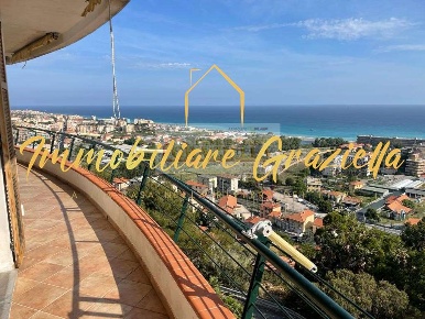 Foto Appartamento a Ventimiglia di 120 m² con 4 locali in vendita