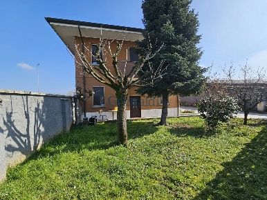 Foto Villa singola in Strada Robecco 0, Magenta Centro di 190 m² in vendita
