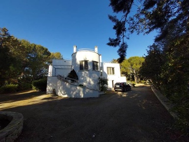 Foto Villa unifamiliare a Ruvo di Puglia di 300 m² con 4 locali in vendita