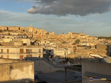 Foto Appartamento a Noto Centro di 140 m² con 6 locali in vendita