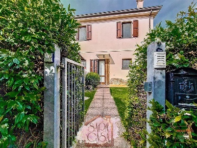 Foto Appartamento in VIA CASALE, Faenza di 126 m² con 3 locali in vendita