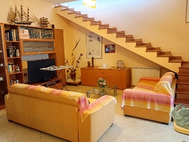 Foto Appartamento a Napoli Sanità di 145 m² con 4 locali in vendita