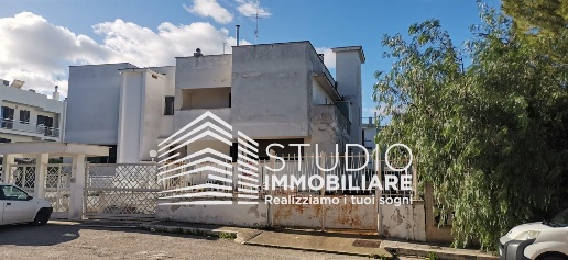 Foto Villa unifamiliare a Ruvo di Puglia Centro di 500 m² con 10 locali