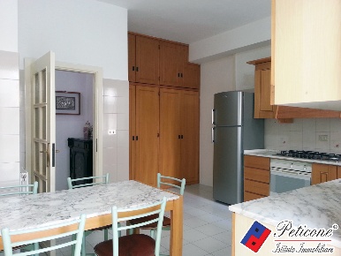 Foto Appartamento in Via Luigi Punzi, Fondi Centro di 100 m² con 4 locali