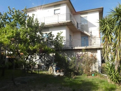 Foto Villa unifamiliare a Rosignano Marittimo Rosignano Solvay di 350 m²