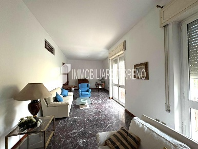 Foto Appartamento a Massa Centro di 227 m² con 6 locali in vendita