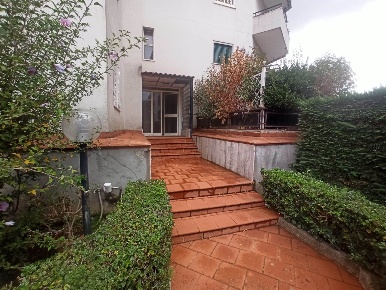 Foto Appartamento in Via Comin, Caserta Puccianiello di 140 m² con 4 locali