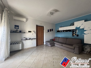Foto Appartamento in Via Spinete III, Fondi Centro di 105 m² con 4 locali