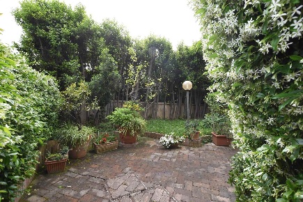 Foto Villa unifamiliare a Salerno Fratte - Matierno di 370 m² con 12 locali