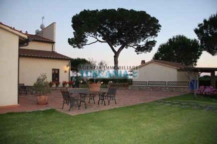 Foto Appartamento a Cecina Cecina Centro di 52 m² con 2 locali in vendita