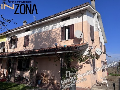 Foto Appartamento in Via Fabbrico, Reggio nell'Emilia in vendita