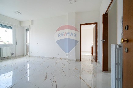 Foto Appartamento in Via Val Lagarina, Milano Roserio di 86 m² con 4 locali