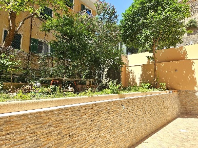 Foto Appartamento in Via Pagano Doria, Genova Dinegro di 90 m² con 6 locali