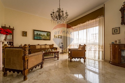 Foto Appartamento in Corso Calatafimi, Palermo di 182 m² con 6 locali