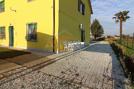 Foto Villa unifamiliare in VIA MATTEOTTI, Argenta di 250 m² con 11 locali