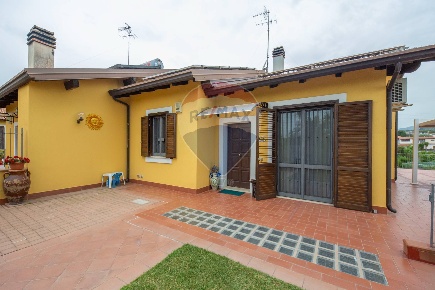 Foto Villa a schiera in Via Monaci Mantia, San Giovanni la Punta Centro